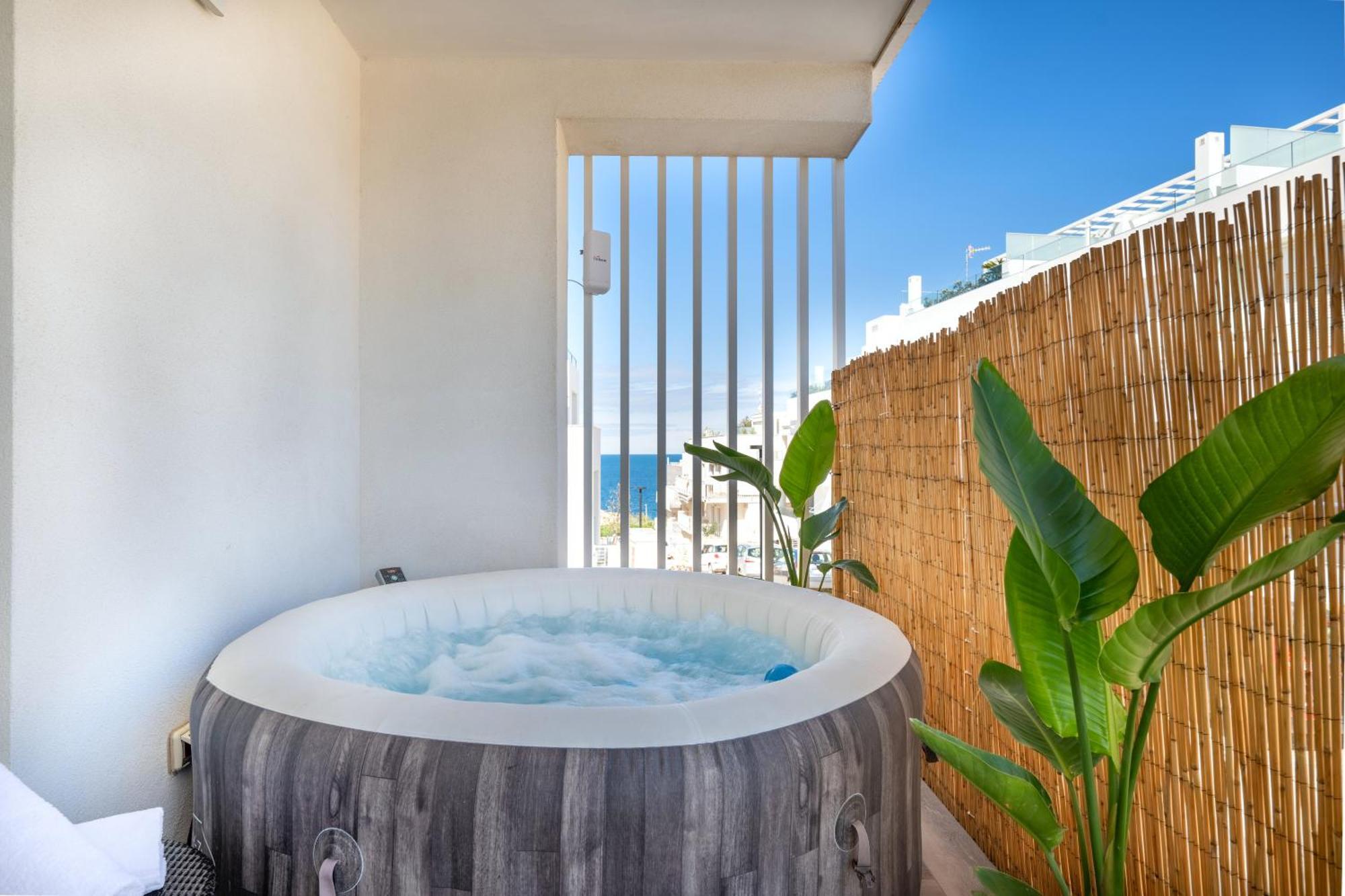 Exclusive Deluxe Apt Up To 6 People & Heated Tub Polignano a Mare Esterno foto