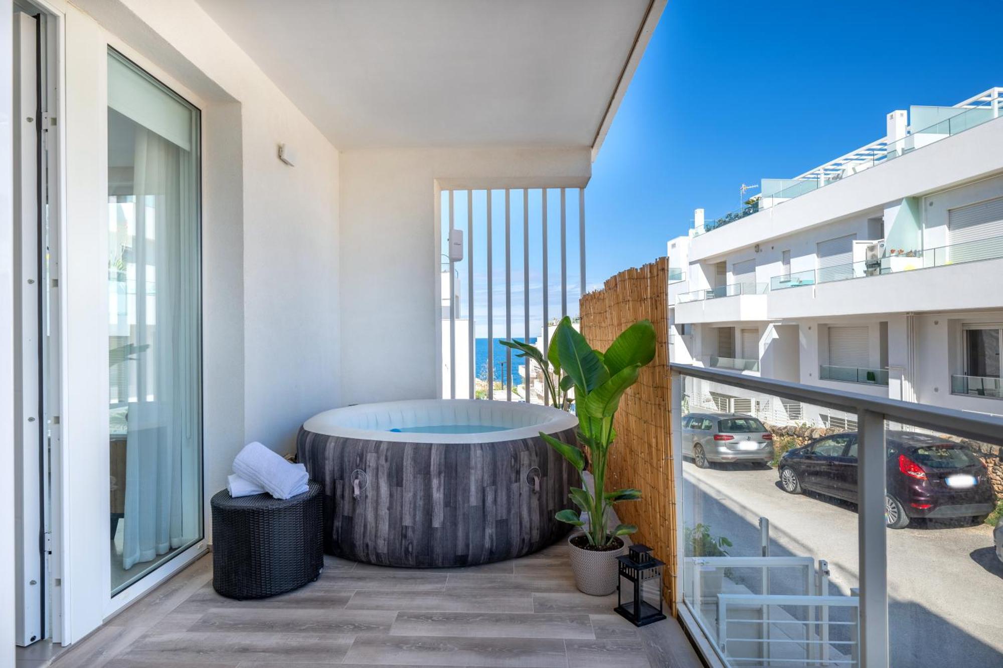 Exclusive Deluxe Apt Up To 6 People & Heated Tub Polignano a Mare Esterno foto