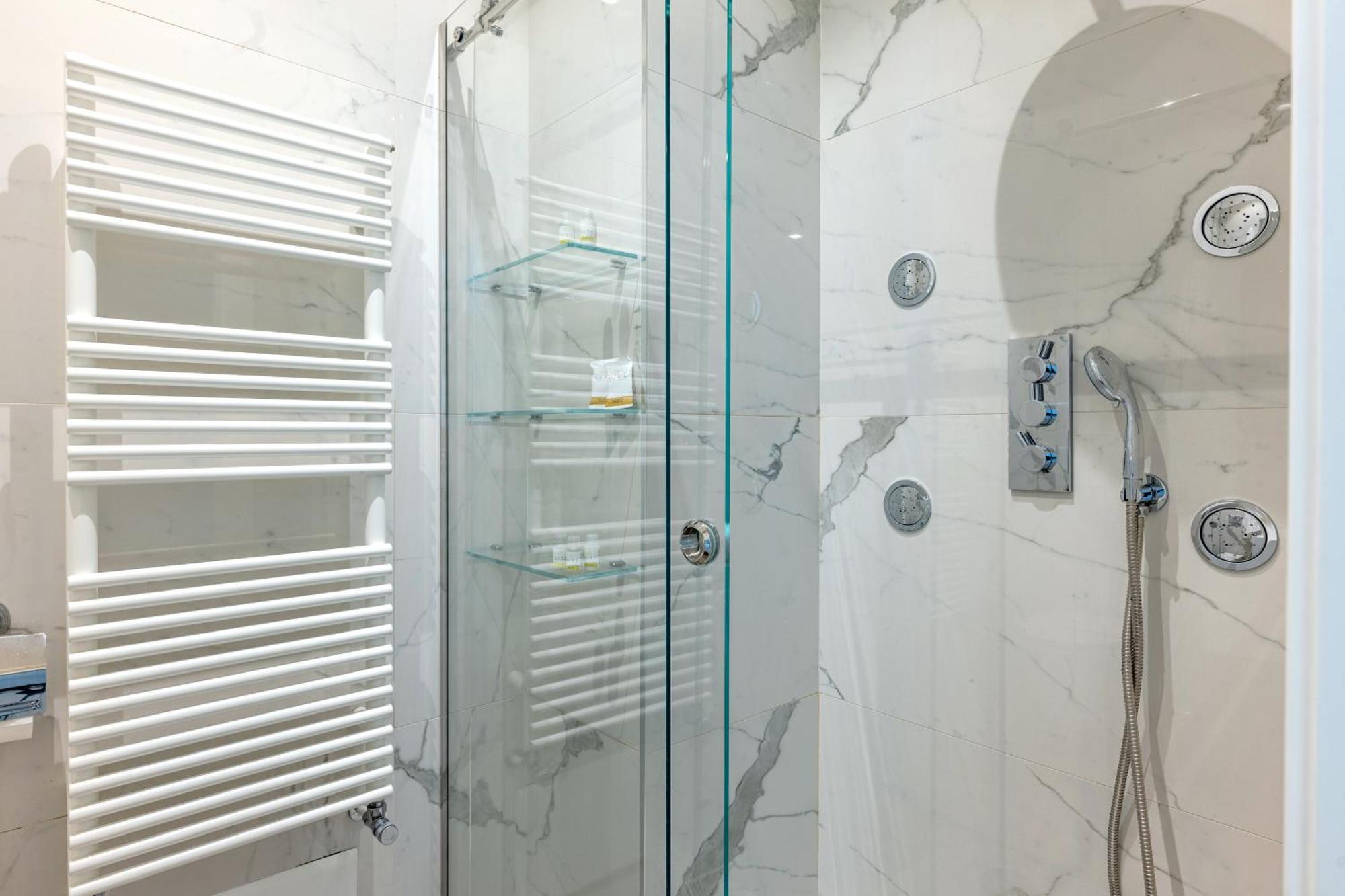 Exclusive Deluxe Apt Up To 6 People & Heated Tub Polignano a Mare Esterno foto